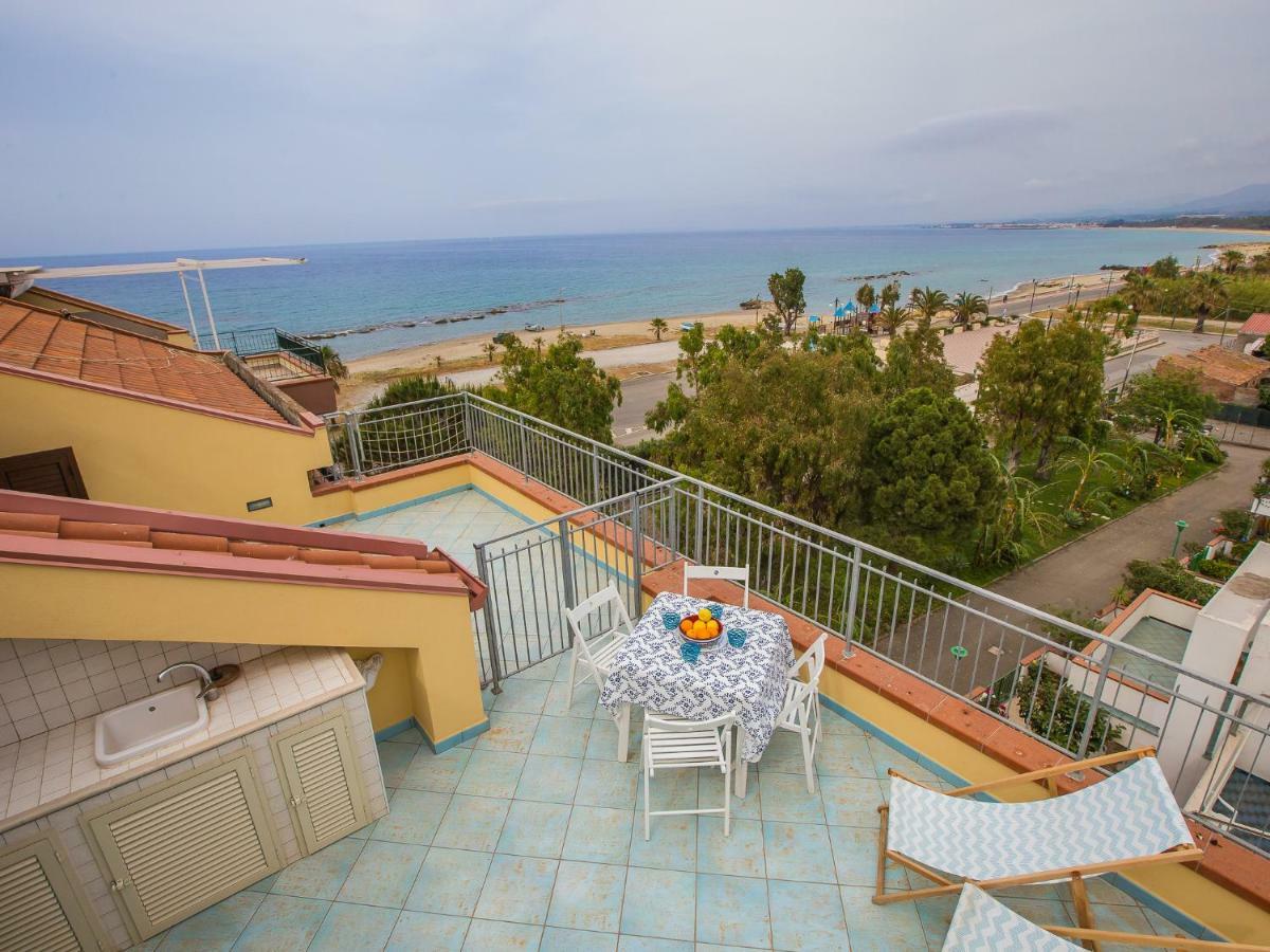 Golfo Di Tindari Apartments Falcone Exterior photo